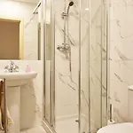 Campo Pequeno Avenida 게스트하우스 3*