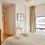 Campo Pequeno Avenida 게스트하우스 3*