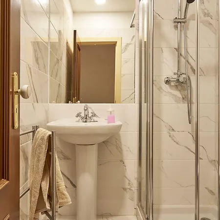 ゲストハウス Campo Pequeno Avenida